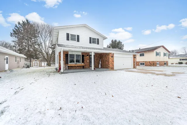 $379,000 | 519 Dunford Drive, Burlington, WI 53105