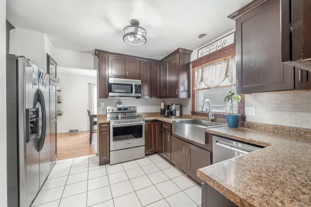 $379,000 | 519 Dunford Drive, Burlington, WI 53105