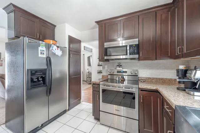 $379,000 | 519 Dunford Drive, Burlington, WI 53105