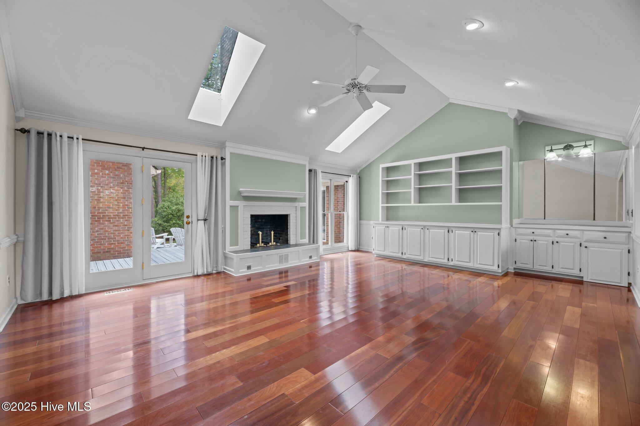 204 Castle Ridge Road New Bern, NC 28562 - Photo 11 of 42 Living room with wood burinng fireplace