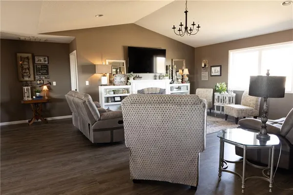 $675,000 | 13835 Udall Road, Erie, KS 66733