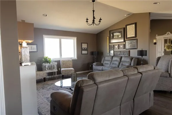 $675,000 | 13835 Udall Road, Erie, KS 66733