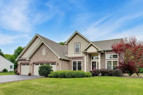 $550,000 | 435 Oak Grove Circle, Wauconda, IL 60084