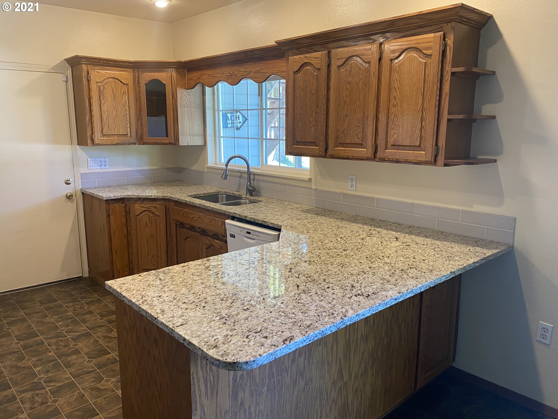 865 West Hensel Road Hermiston, OR 97838 - Photo 5 of 31 Gallery Image 5
