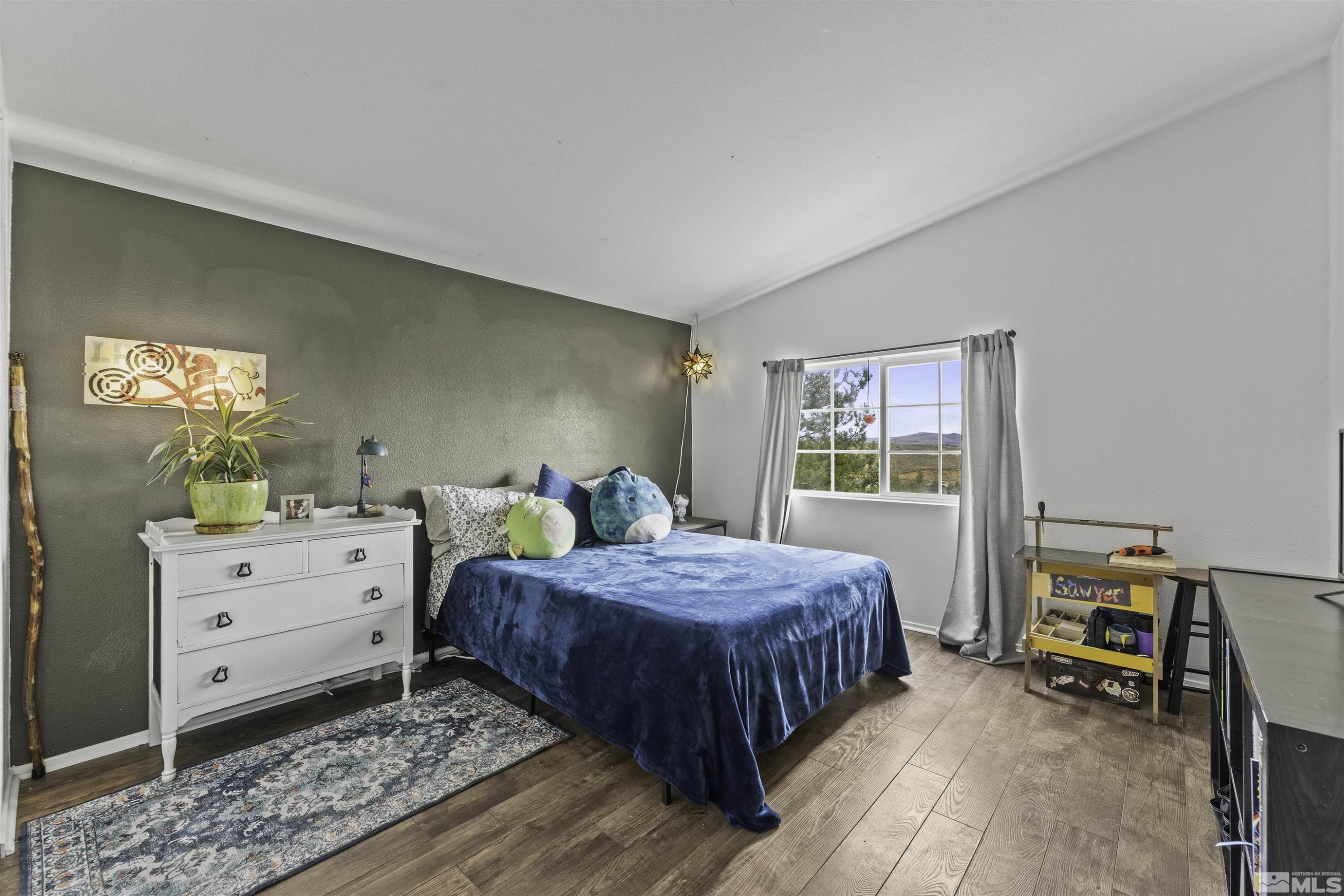 5158 Denali Way Reno, NV 89506 - Photo 11 of 24 a bedroom with a bed and a table