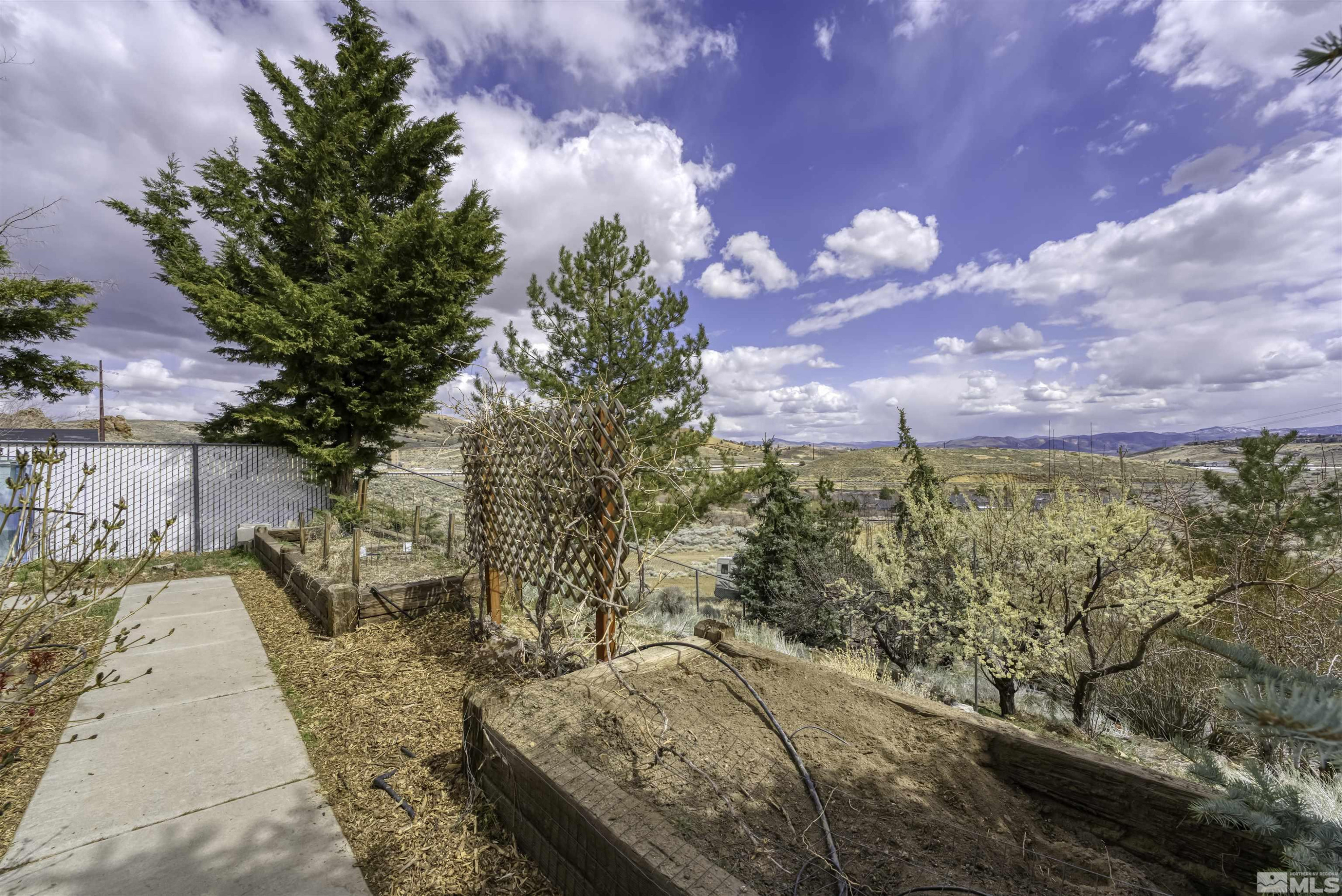 5158 Denali Way Reno, NV 89506 - Photo 18 of 24 a view of a yard in front of the house