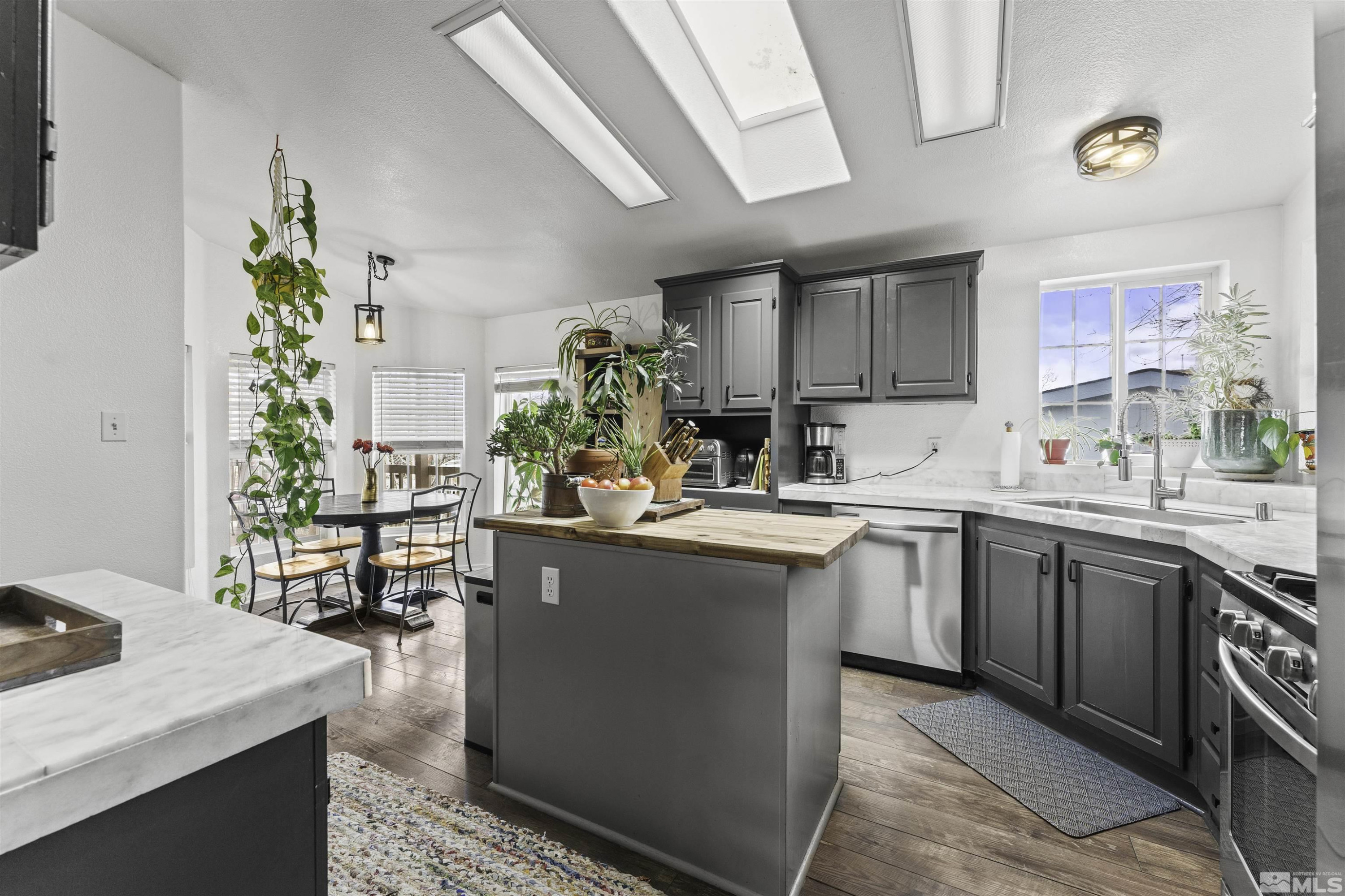 5158 Denali Way Reno, NV 89506 - Photo 6 of 24 a kitchen with sink a microwave and cabinets