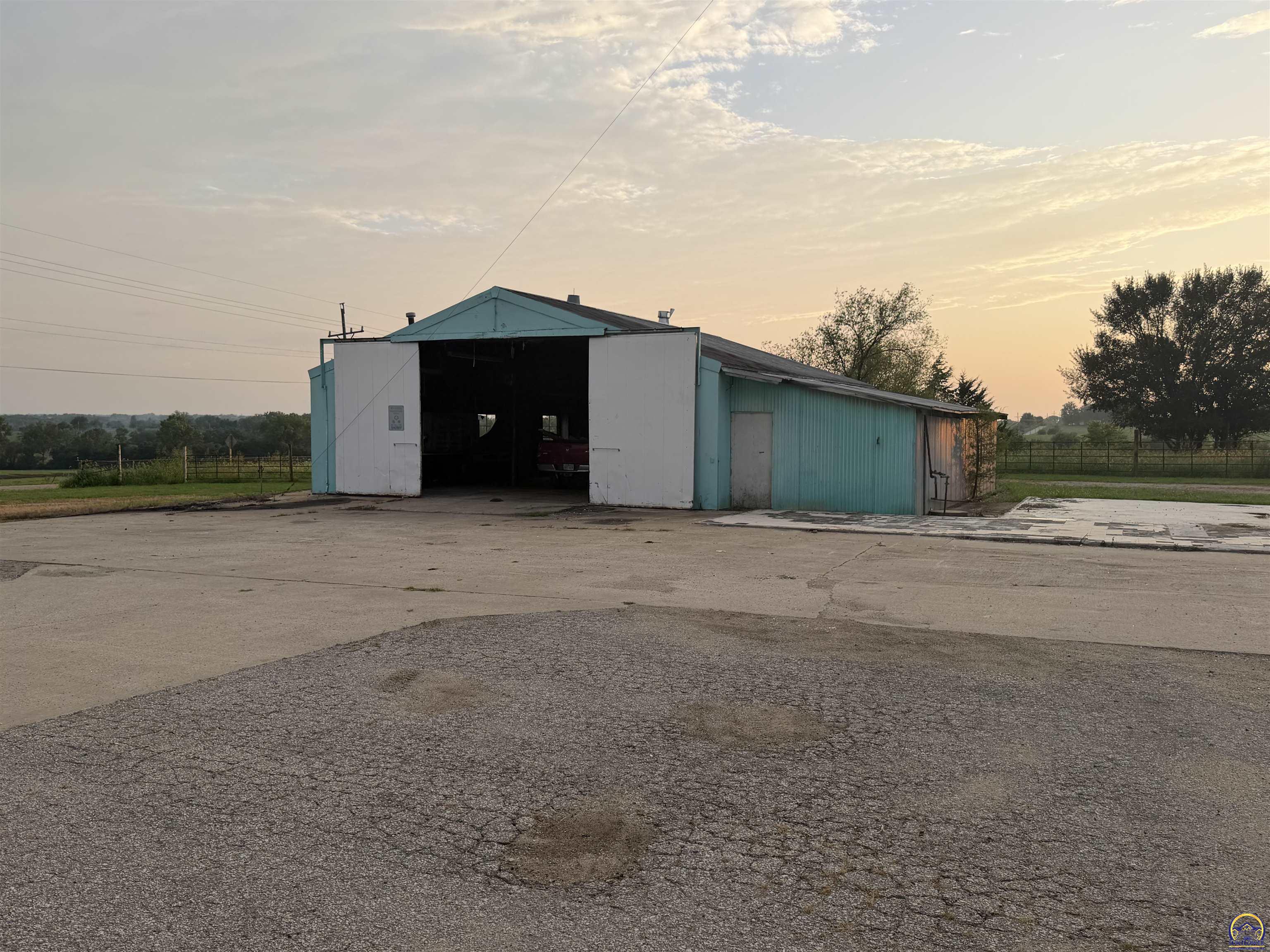 12318 246 Road Holton, KS 66436 - Photo 37 of 70