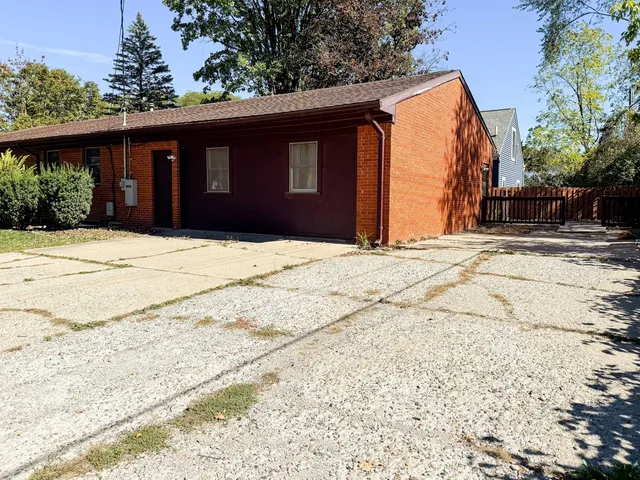 $850,000 | 2106 Camelot Road, Ann Arbor, MI 48104