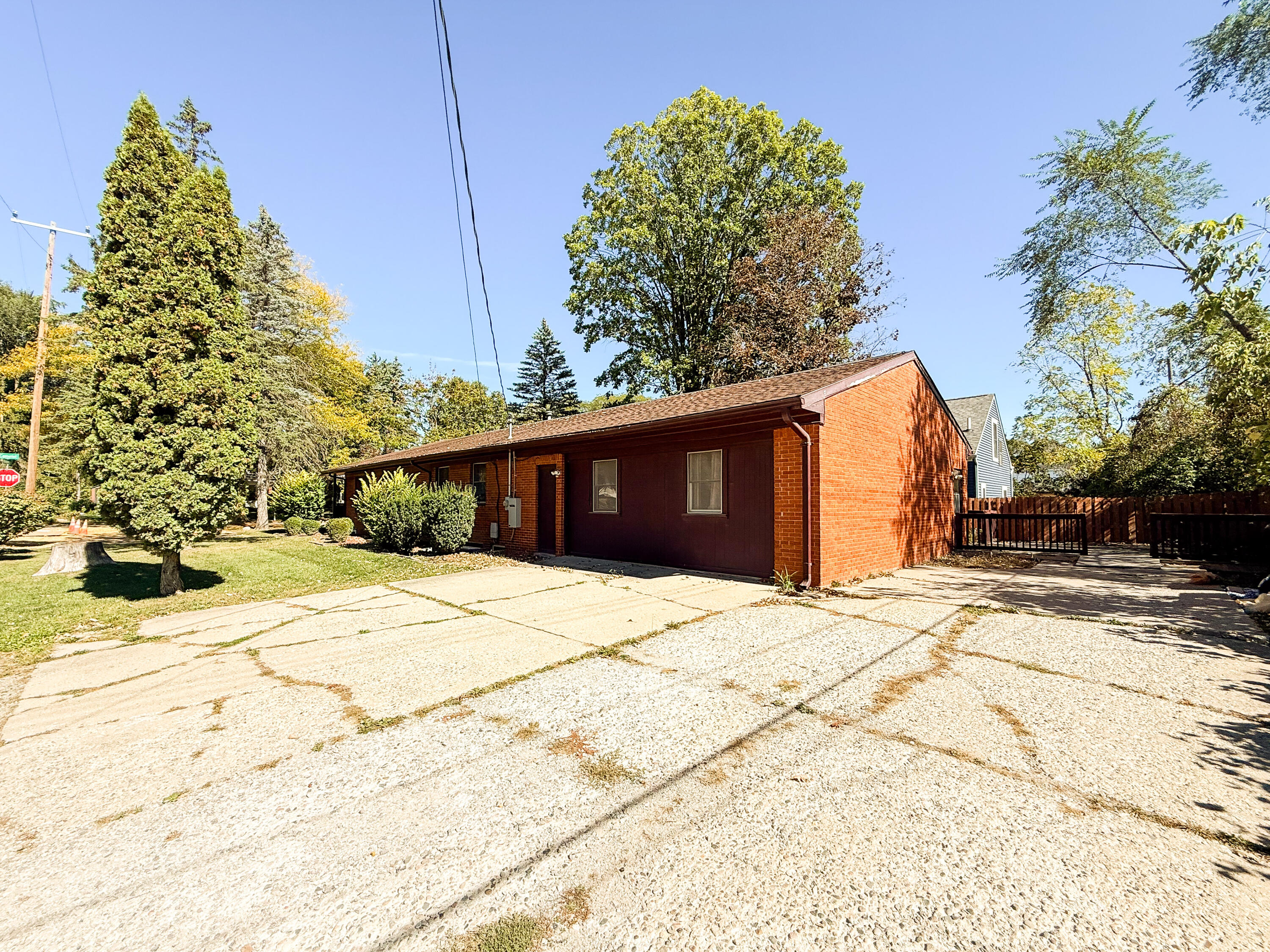 2106 Camelot Road Ann Arbor, MI 48104 - Photo 27 of 28 IMG_5326
