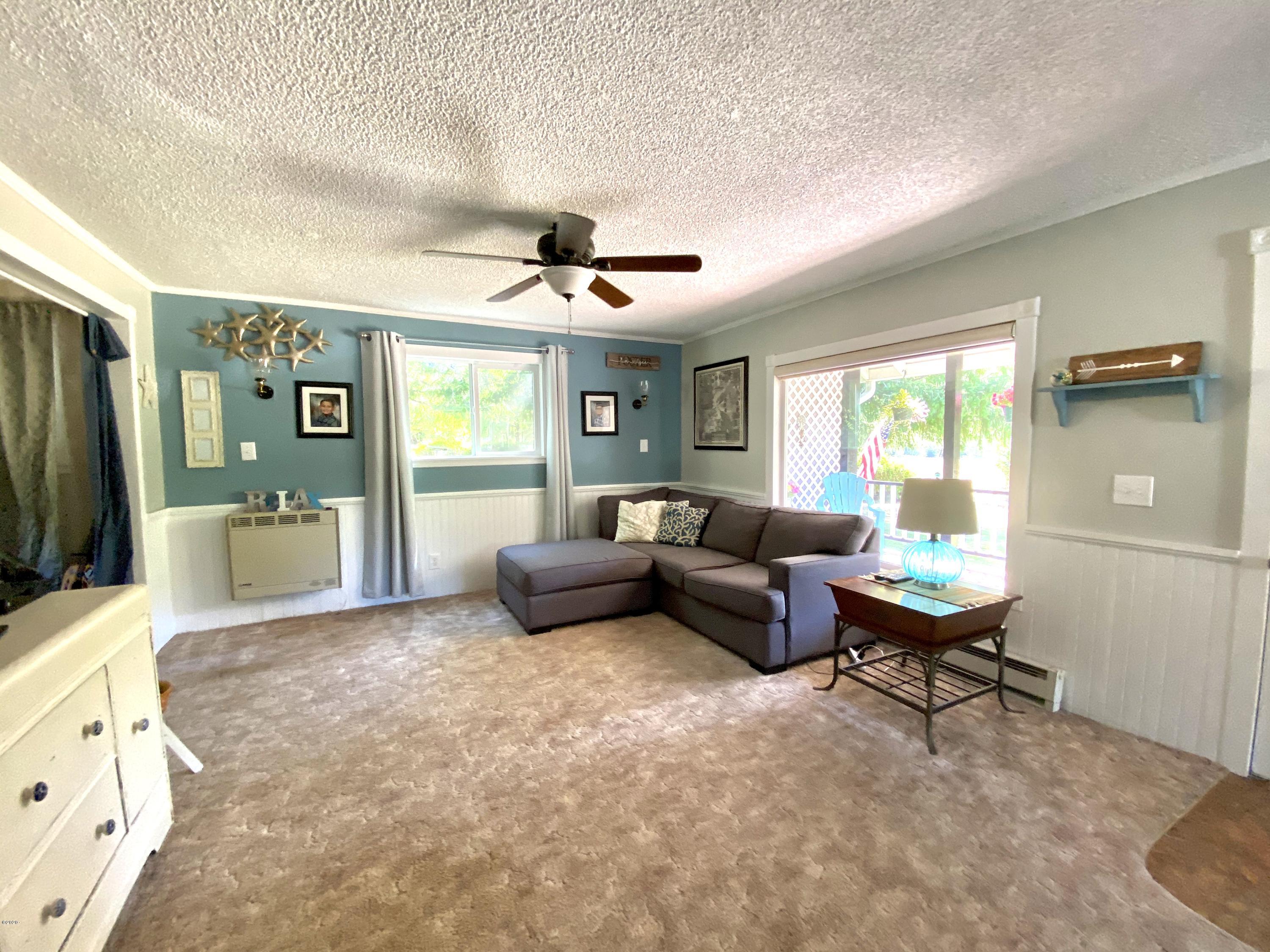 33985 Highway 22 Hebo, OR 97122 - Photo 5 of 40 Large Living Area