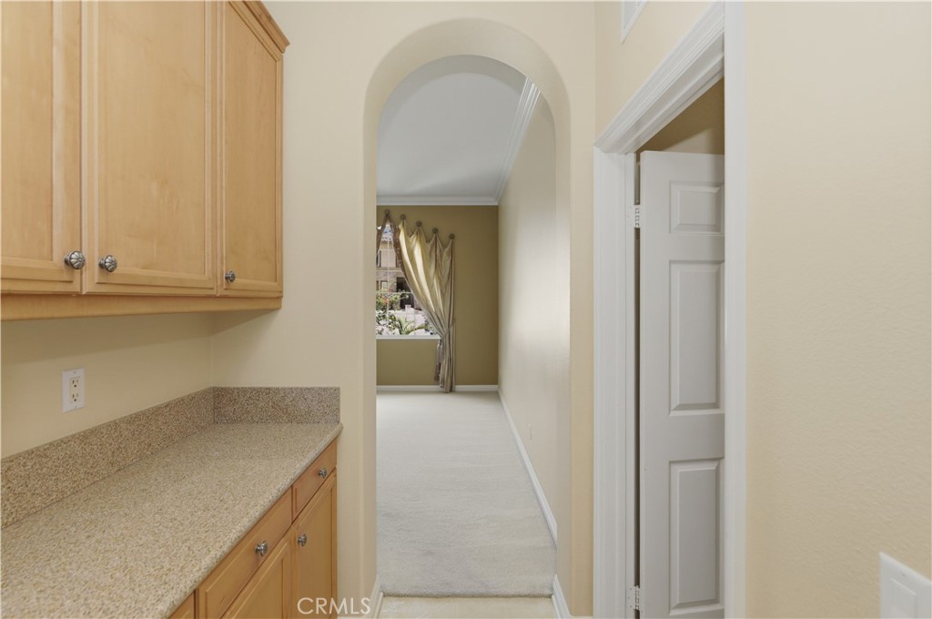 16861 Ridge Cliff Drive Riverside, CA 92503 - Photo 30 of 61 Butler's Pantry