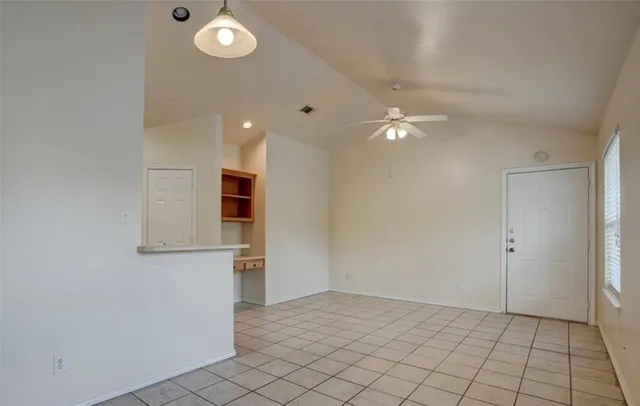 $1,195 | 427 Lindsey Street, Unit 121, San Marcos, TX 78666