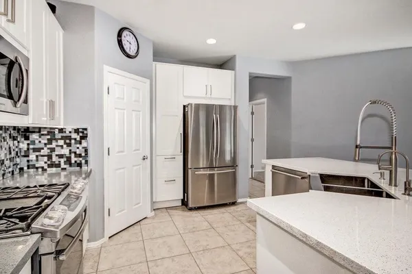 $2,695 | 16301 North 73rd Drive, Peoria, AZ 85382
