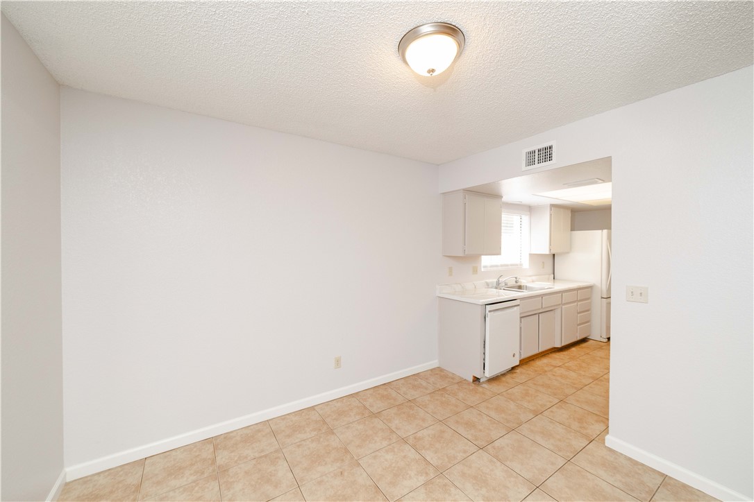 980 Canyon Hills Road Kingman, AZ 86409 - Photo 13 of 42 a view of a kitchen with a sink