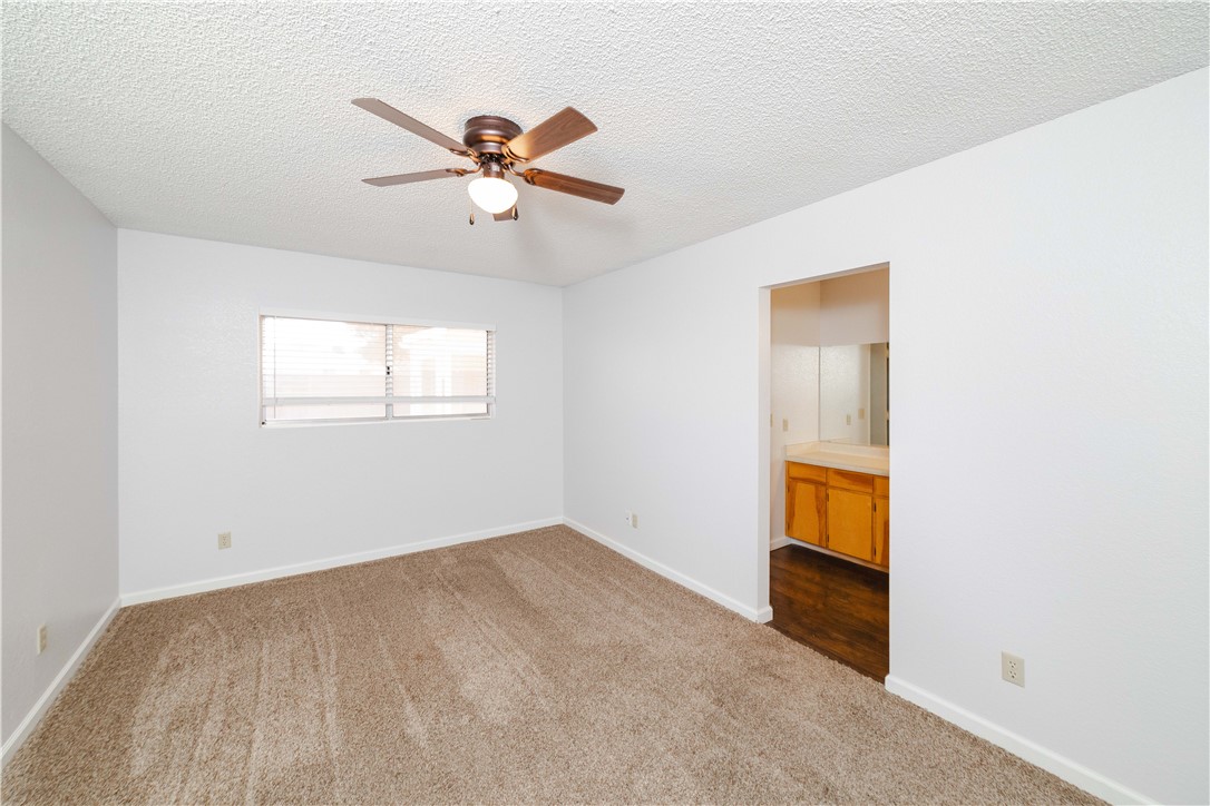 980 Canyon Hills Road Kingman, AZ 86409 - Photo 21 of 42 a view of an empty room with a window