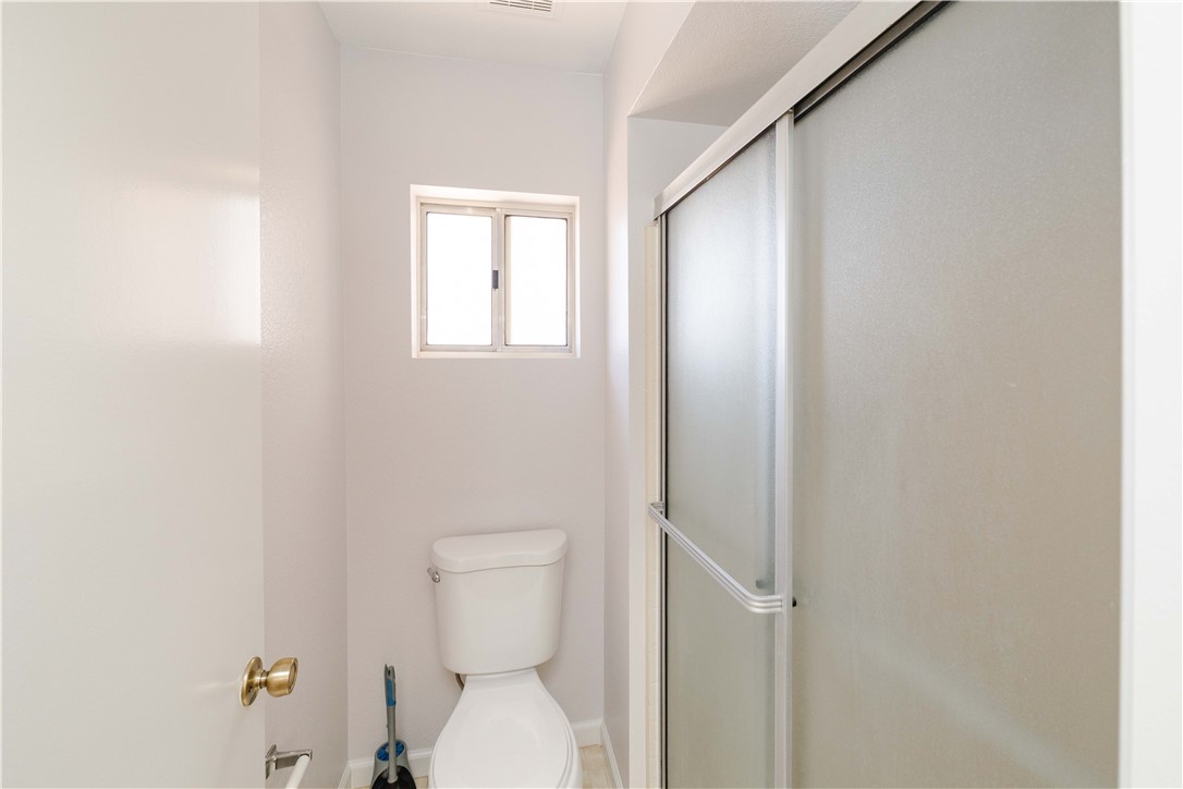 980 Canyon Hills Road Kingman, AZ 86409 - Photo 24 of 42 a white toilet sitting next to a window