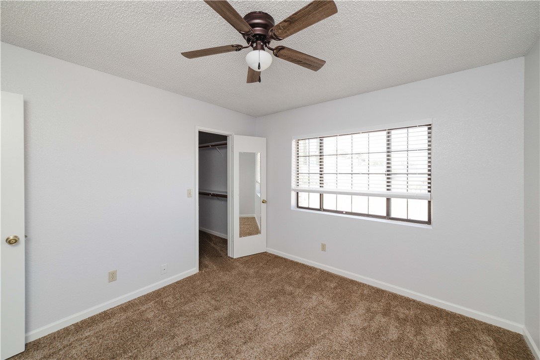 980 Canyon Hills Road Kingman, AZ 86409 - Photo 25 of 42 a view of an empty room with a window