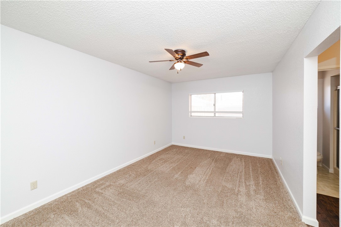 980 Canyon Hills Road Kingman, AZ 86409 - Photo 28 of 42 an empty room with windows and fan