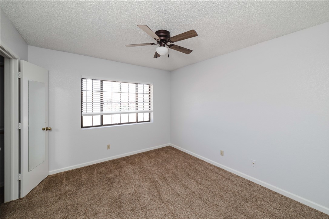 980 Canyon Hills Road Kingman, AZ 86409 - Photo 29 of 42 a view of an empty room with a window