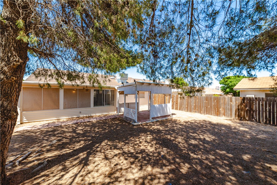 980 Canyon Hills Road Kingman, AZ 86409 - Photo 36 of 42 a front view of a house with a yard