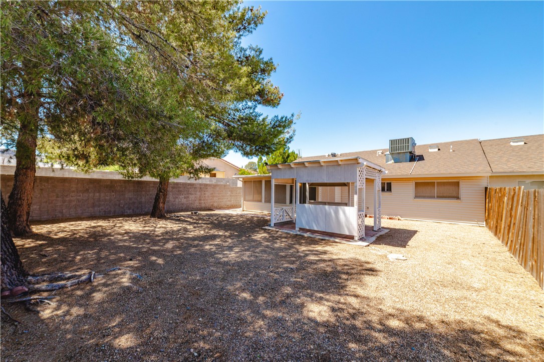 980 Canyon Hills Road Kingman, AZ 86409 - Photo 38 of 42 a view of a house with a yard