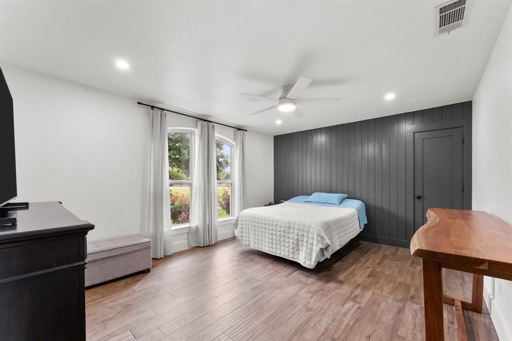 380 Farr Altom Road Seagoville, TX 75159 - Photo 10 of 30 Spacious room featuring wood-finish flooring, a contemporary ceiling fan, and recessed lighting
