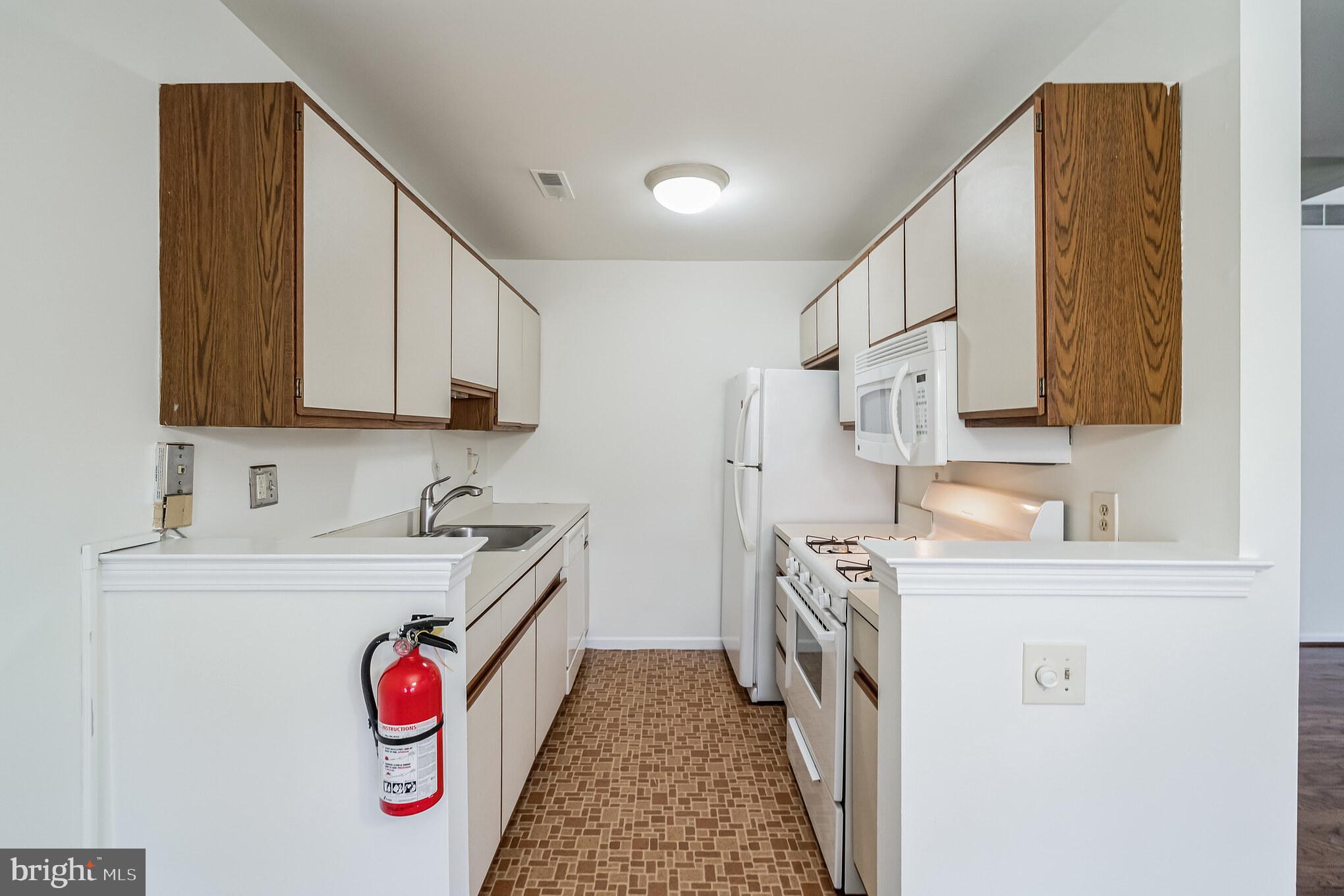 323 Tavistock Road Cherry Hill, NJ 08034 - Photo 7 of 15 Gallery Image 7