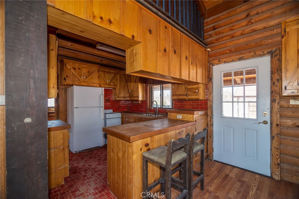 1676 Avalon Avenue Yucca Valley, CA 92284 - Photo 12 of 53