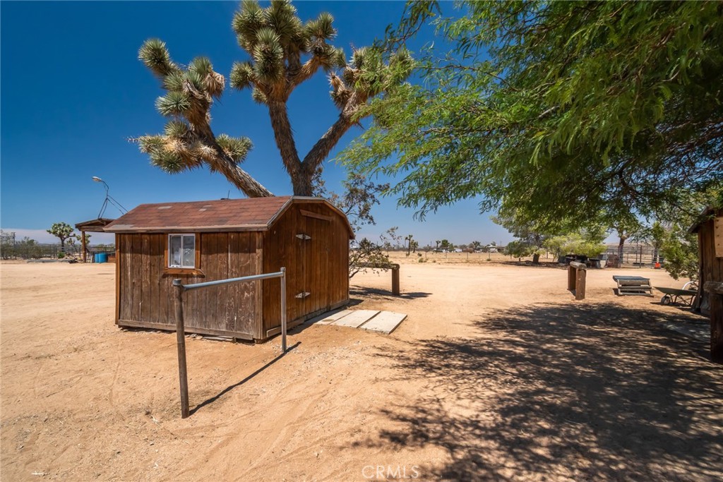 1676 Avalon Avenue Yucca Valley, CA 92284 - Photo 27 of 53