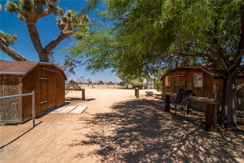 1676 Avalon Avenue Yucca Valley, CA 92284 - Photo 29 of 53