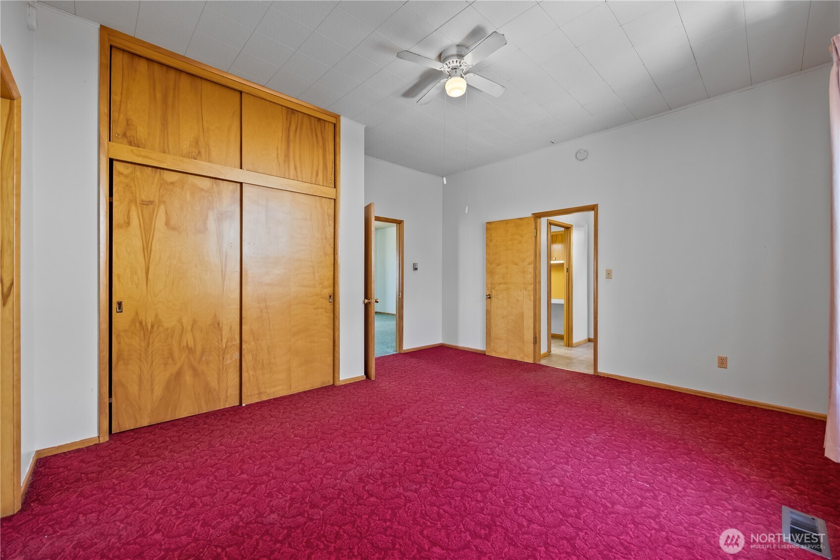 1278 North Paha Packard Road Ritzville, WA 99169 - Photo 16 of 37 a view of empty room with windows