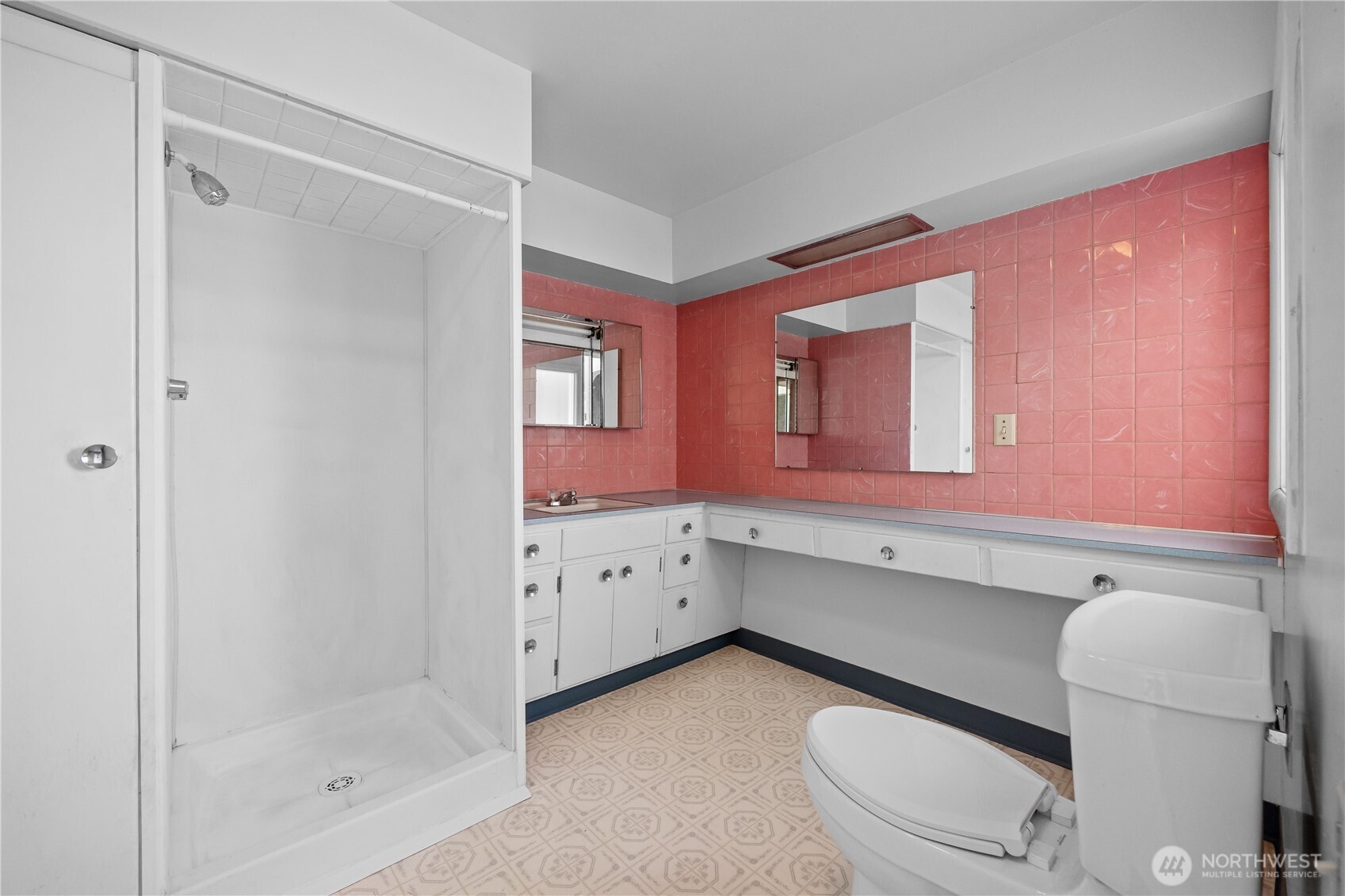 1278 North Paha Packard Road Ritzville, WA 99169 - Photo 20 of 37 a bathroom with a sink a toilet and shower