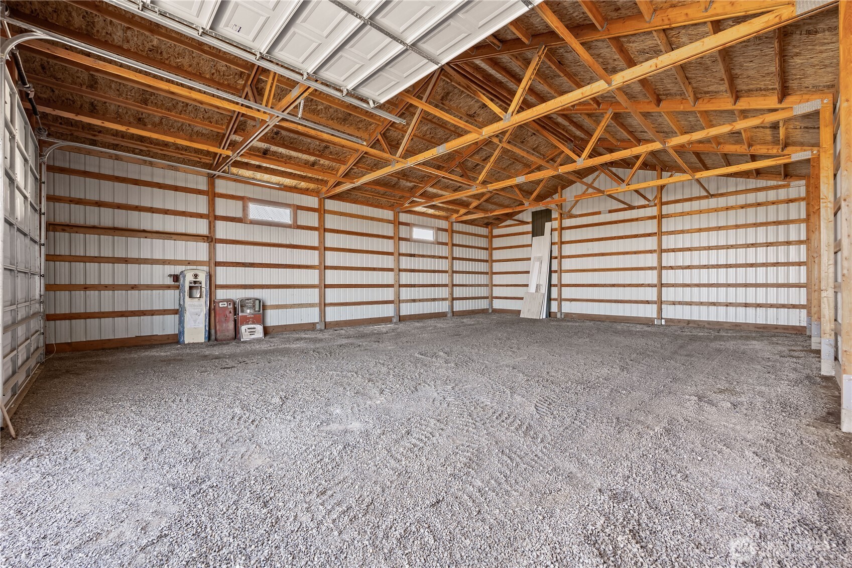 1278 North Paha Packard Road Ritzville, WA 99169 - Photo 29 of 37 a view of empty room with white walls