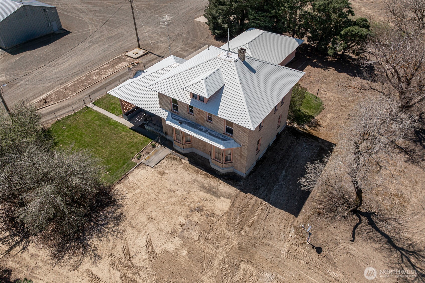 1278 North Paha Packard Road Ritzville, WA 99169 - Photo 36 of 37 a house with a yard and a large tree