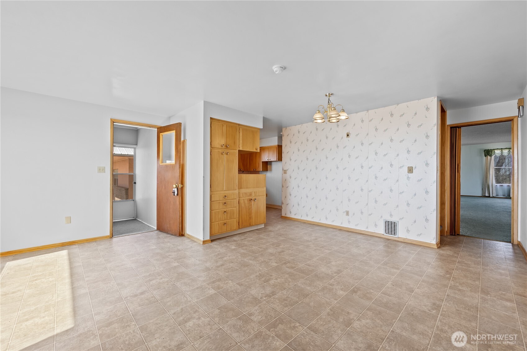 1278 North Paha Packard Road Ritzville, WA 99169 - Photo 5 of 37 a view of an empty room