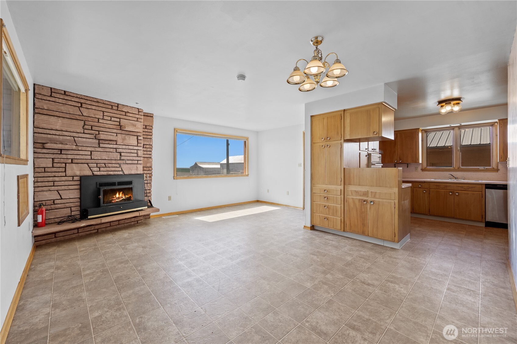 1278 North Paha Packard Road Ritzville, WA 99169 - Photo 6 of 37 a view of a livingroom with a fireplace