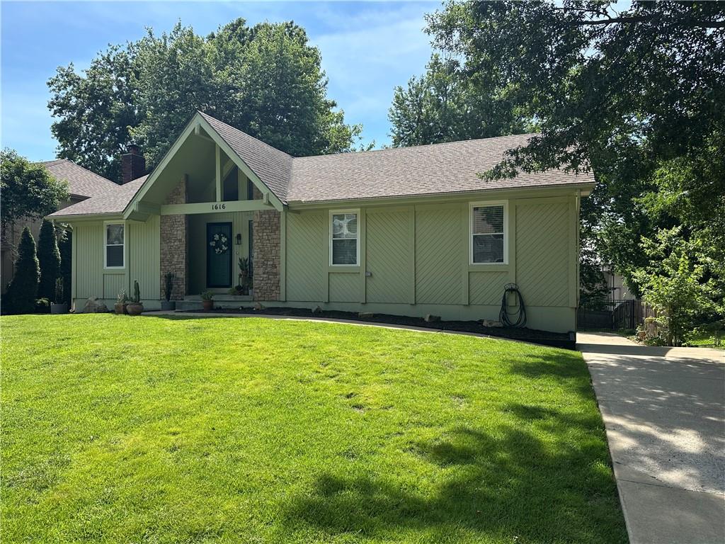 1616 Northeast Ridgeview Drive Lee's Summit, MO 64086 - Photo 1 of 28