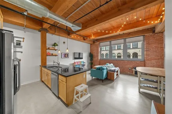 $210,000 | 712 Broadway Boulevard, Unit 704, Kansas City, MO 64105
