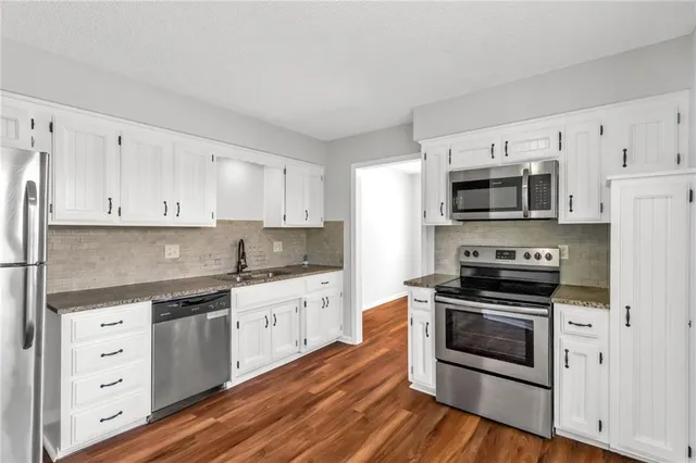 $285,000 | 902 Southeast 5th Terrace, Lee's Summit, MO 64063