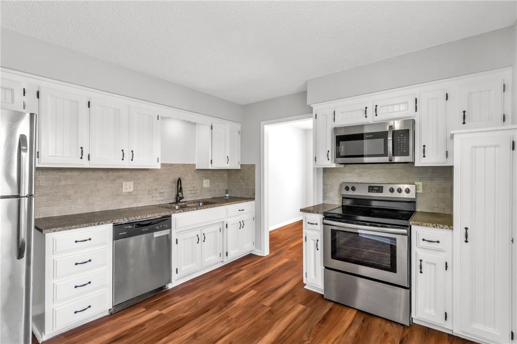 902 Southeast 5th Terrace Lee's Summit, MO 64063 - Photo 11 of 29