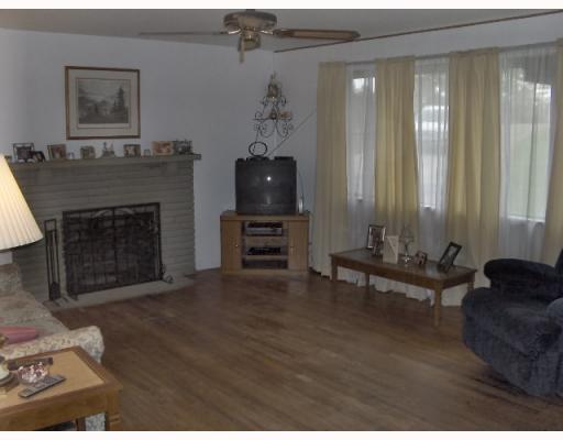 1189 Reno St Extension Rochester, PA 15074 - Photo 3 of 9 Living Room.