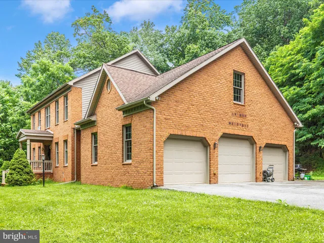 a front view of house with yard