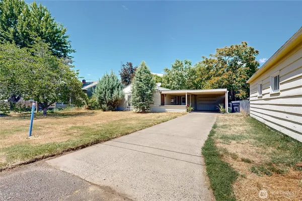 $315,000 | 735 Northeast Spitzenberg Street, College Place, WA 99324