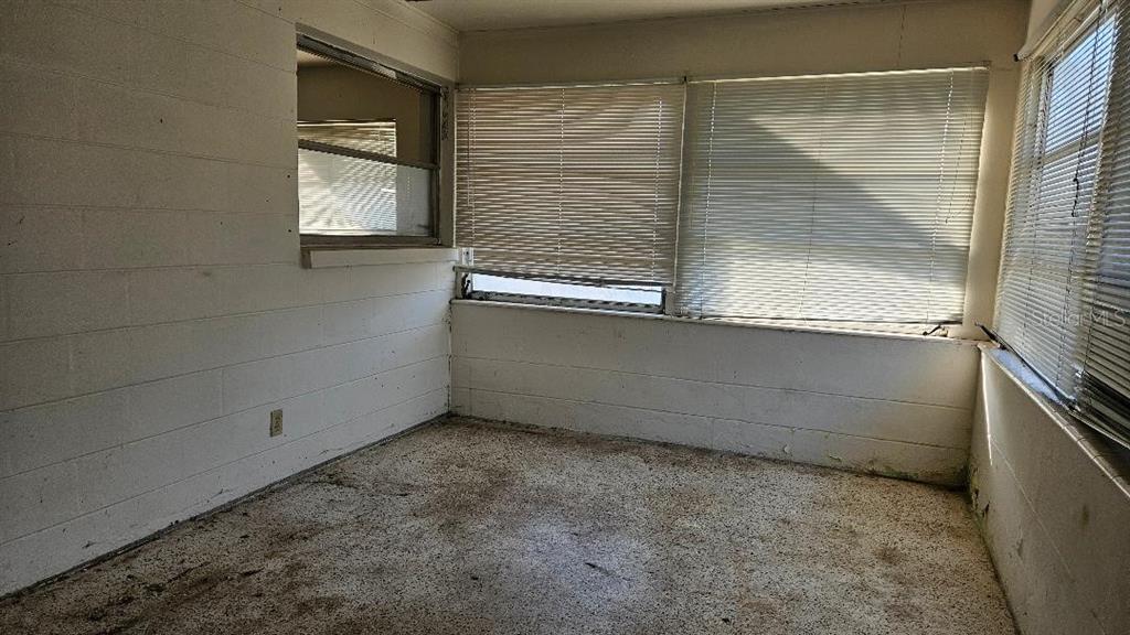 6542 Gem Lane Seminole, FL 33772 - Photo 10 of 19 a view of a window in an empty room