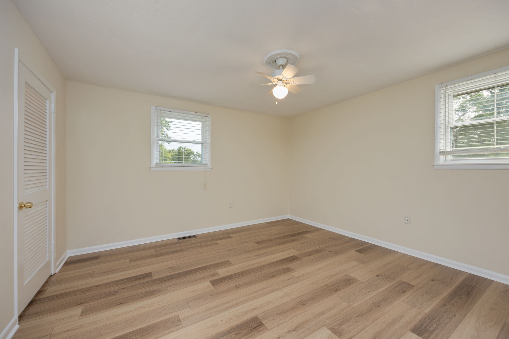 162 Searcy Road Mount Juliet, TN 37122 - Photo 26 of 46 a view of empty room with wooden floor and fan