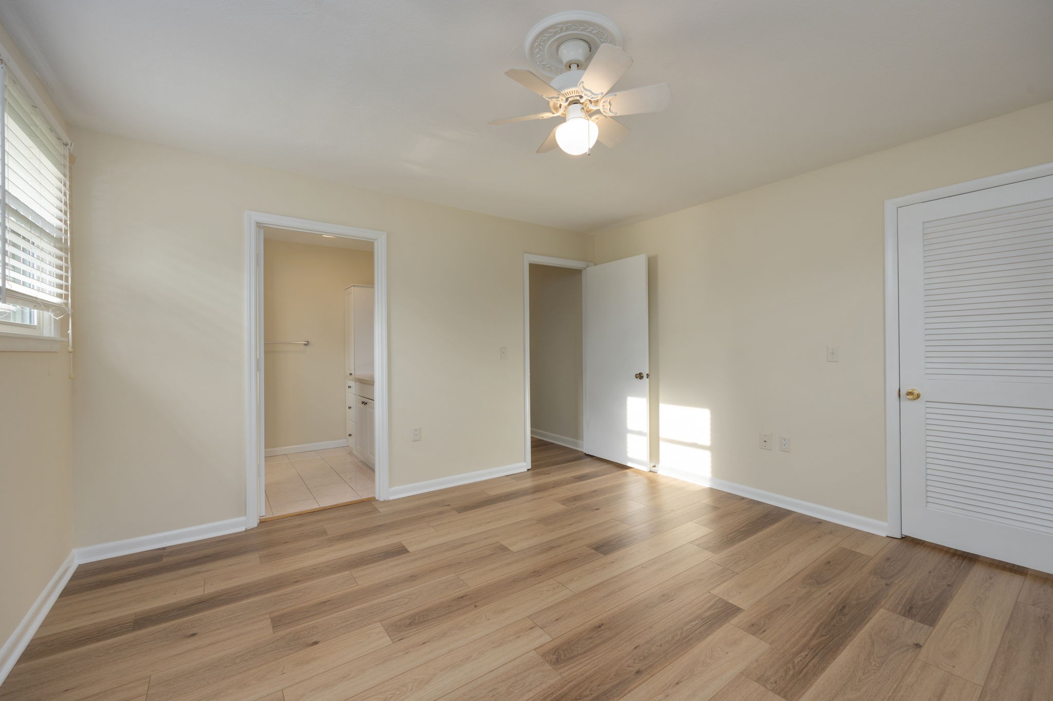 162 Searcy Road Mount Juliet, TN 37122 - Photo 27 of 46 an empty room with wooden floor and window