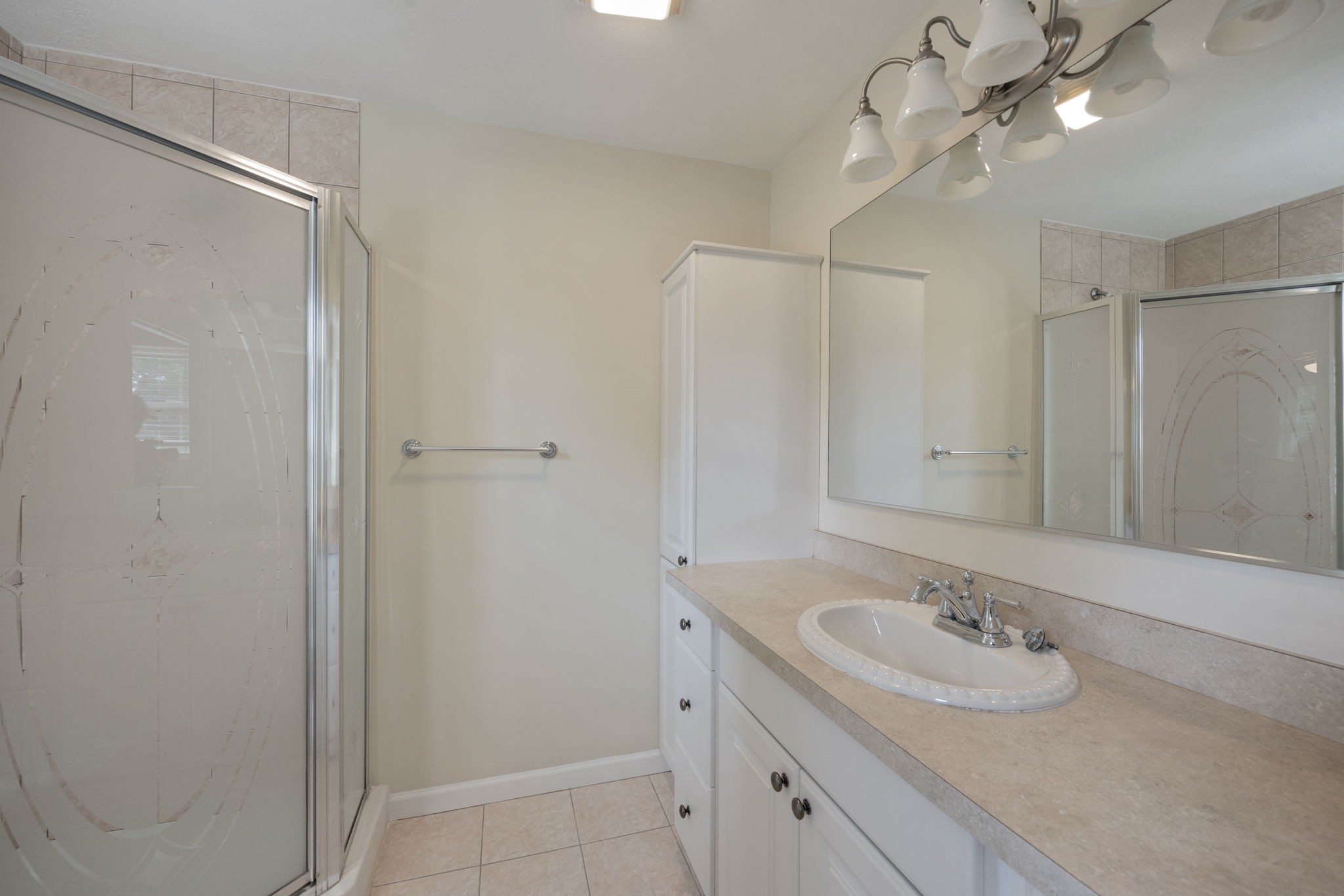 162 Searcy Road Mount Juliet, TN 37122 - Photo 28 of 46 a bathroom with a sink and a mirror