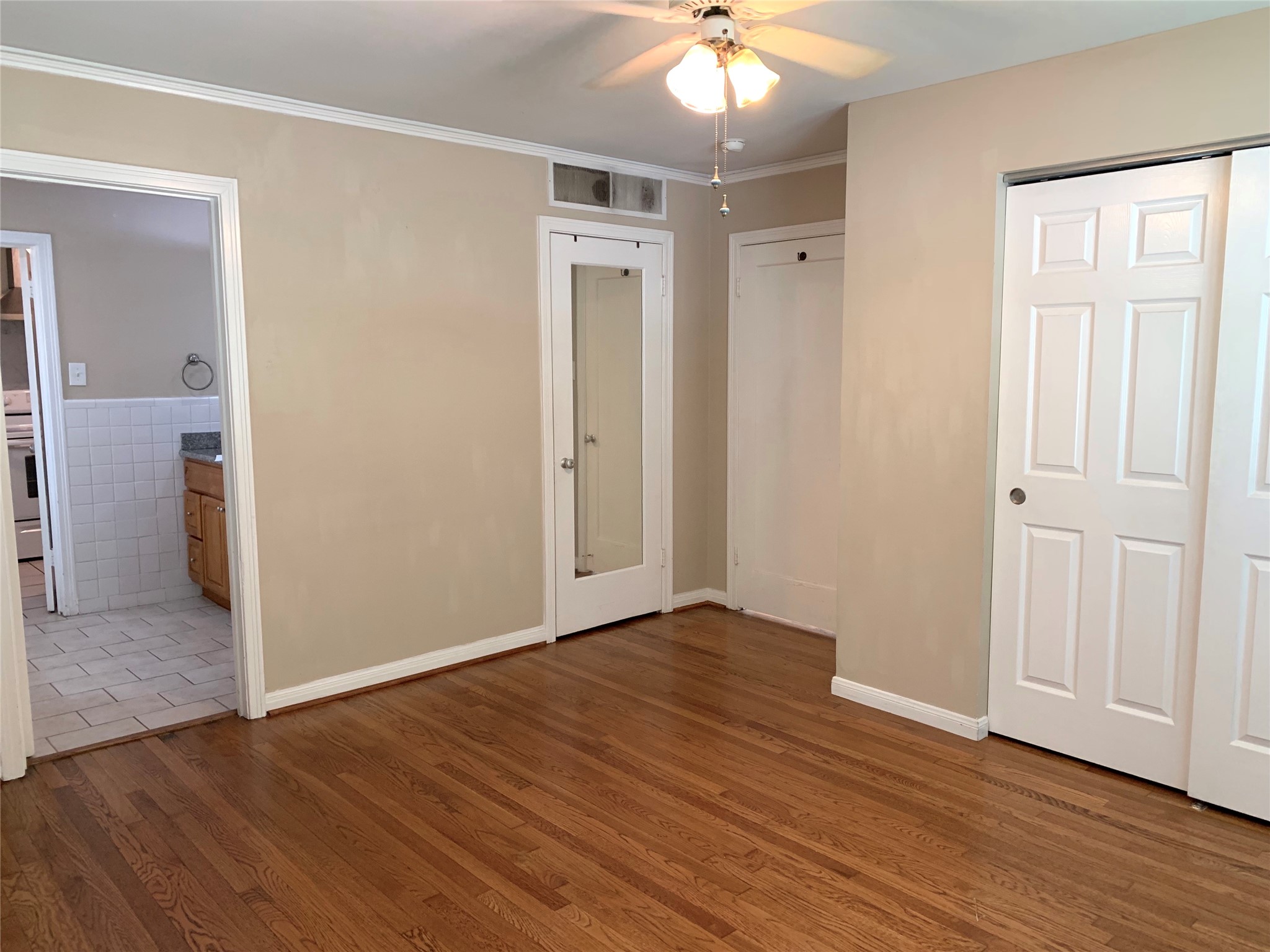307 Avondale Street, Unit 1 Houston, TX 77006 - Photo 18 of 22 Another view of Primary bedroom with 2 closets! Ensuite bathroom can be accessed from bedroom or from the kitchen area if you do not want your guests to enter your bedroom.
