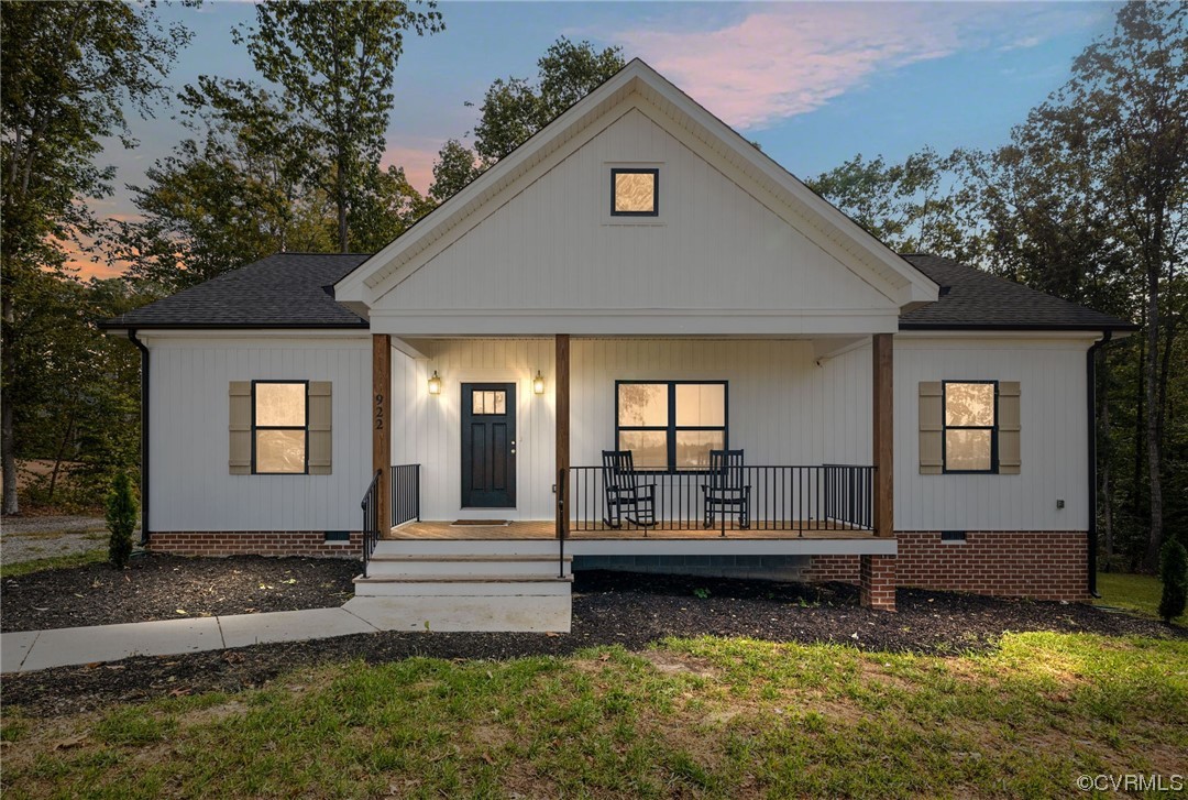 922 Kennon Road Mineral, VA 23117 - Photo 2 of 36 a front view of a house with a yard
